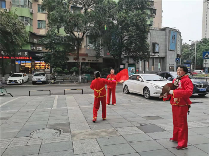 四川中青旅綿陽(yáng)分社、綿陽(yáng)市中旅假日旅行社、綿陽(yáng)自來(lái)文化傳播有限公司24H自助售貨服務(wù)盛大開(kāi)業(yè)